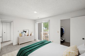 Bedroom with a large and comfortable bed  and closet